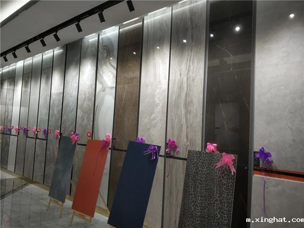 瓷砖十大品牌爱因斯坦瓷砖盘锦旗舰店盛大开业