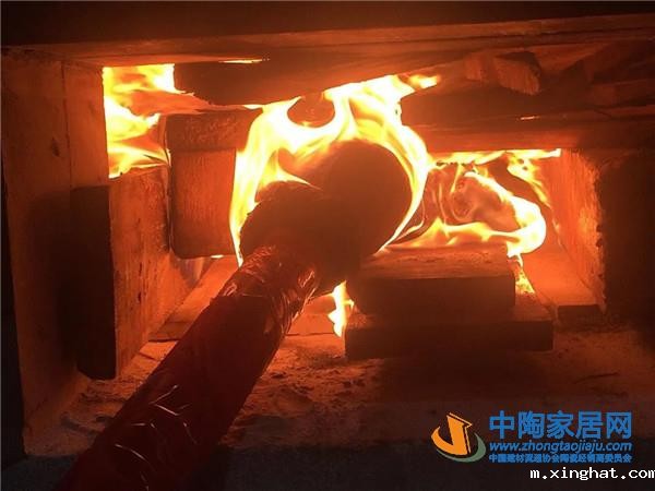 陶瓷十大品牌东鹏清远基地4#双层岩板窑炉正式点火